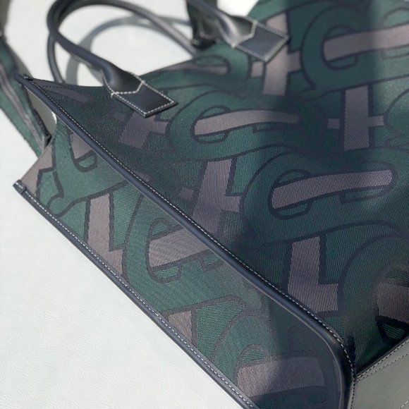 Burberry Handbag - Picture 4 of 9